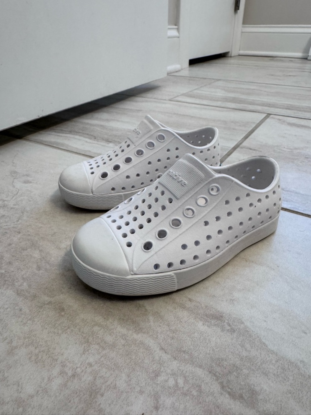 Native Jefferson size 7 White